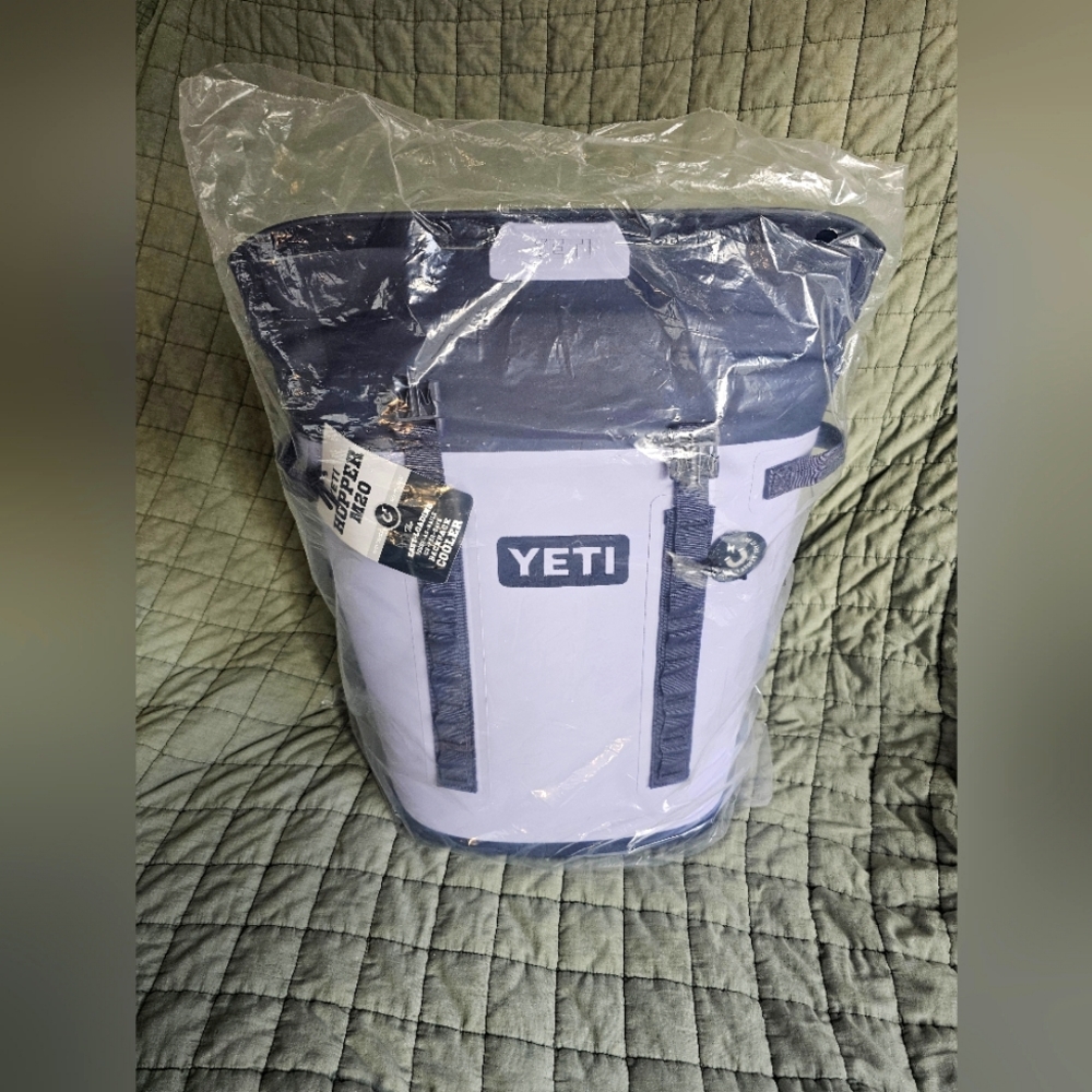 YETI M20 Hopper Cosmic Lilac
